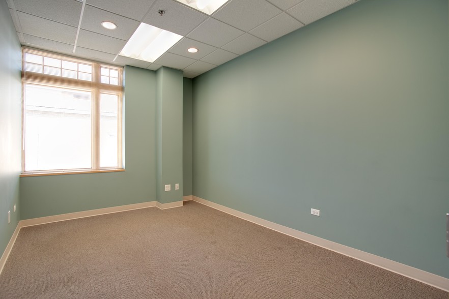 More Photos Of 5143-5151 Mochel Dr, Downers Grove Office For Sale