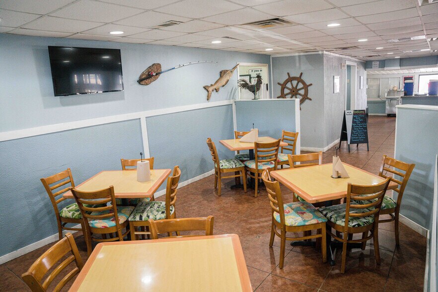 More Photos Of 371 Navaho Trl, Onalaska Hotel For Sale