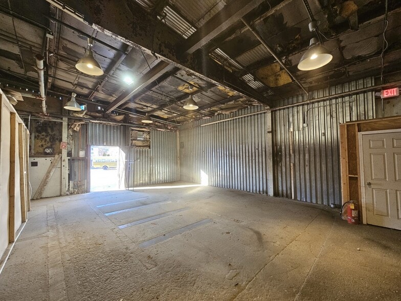 More Photos Of 100 Business St, Hyde Park Unknown For Lease