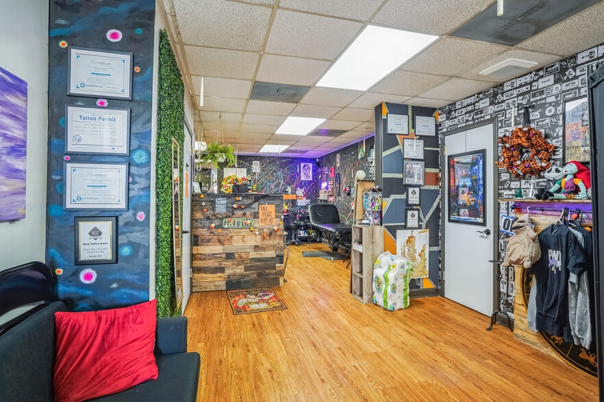 More Photos Of 225 S Madison Blvd, Roxboro Storefront Retail Office For Sale