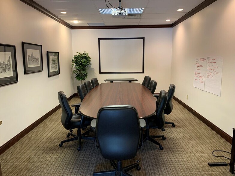 More Photos Of 9955 Crosspoint Blvd, Fishers Office For Sale