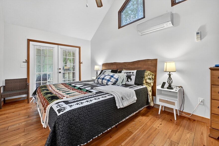 More Photos Of 77 Alpine Way, Blairsville Hotel For Sale
