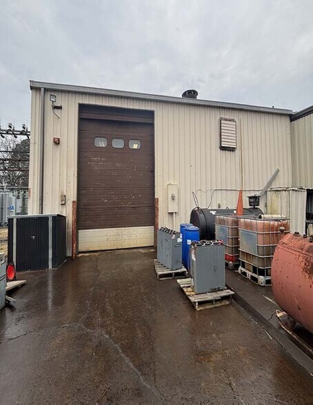 More Photos Of 818 Widgeon Rd, Norfolk Warehouse For Lease