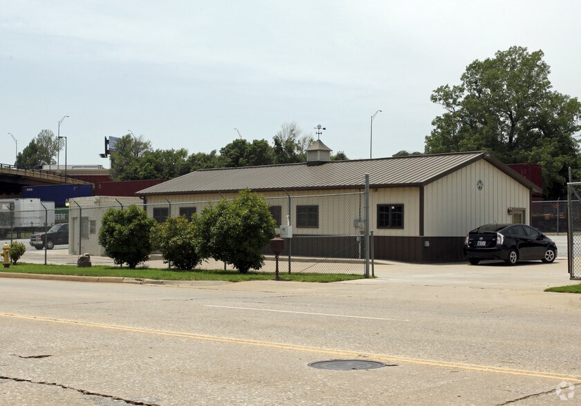 More Photos Of 212 W Heavy Traffic Way, Tulsa Manufacturing For Sale