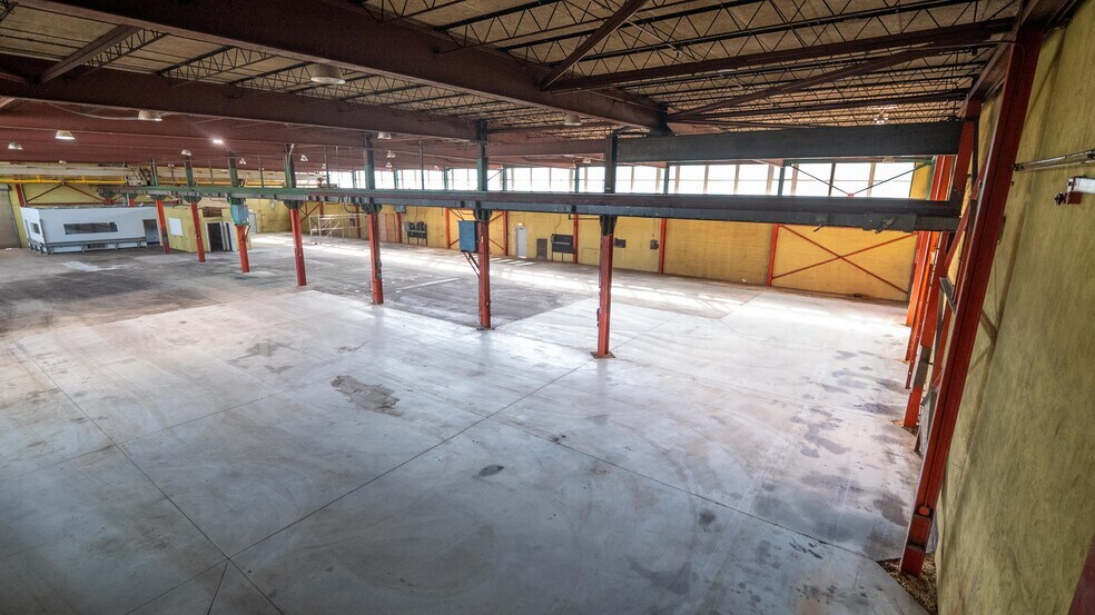 More Photos Of 75 Glendale Ave, Edison Manufacturing For Sale