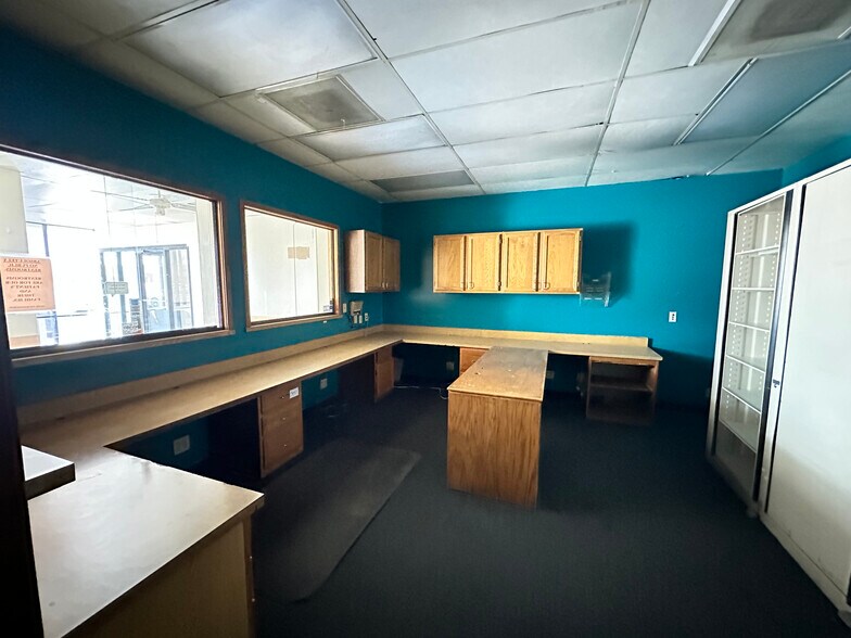 More Photos Of 1327-1329 SW Military Dr, San Antonio Medical For Lease