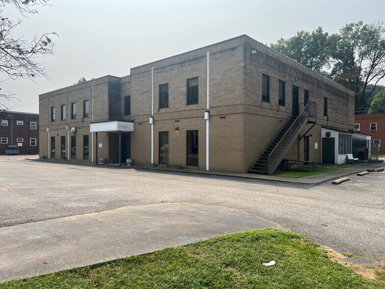 More Photos Of 4701 MacCorkle Ave SE, Charleston Medical For Sale