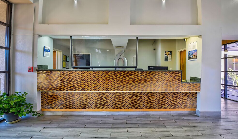 More Photos Of 4627 280 Hwy, Birmingham Hotel For Sale