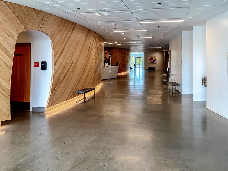 More Photos Of 404 E College St, Iowa City Hotel For Sale