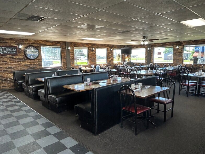 More Photos Of 1110 E 4th St, Ainsworth Restaurant For Sale