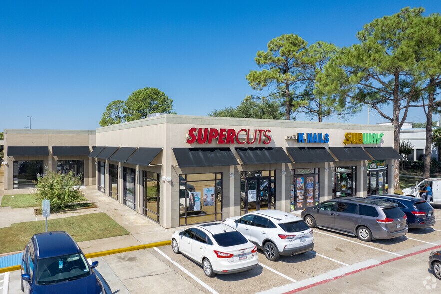 More Photos Of 309-367 Sawdust Rd, The Woodlands General Retail For Sale