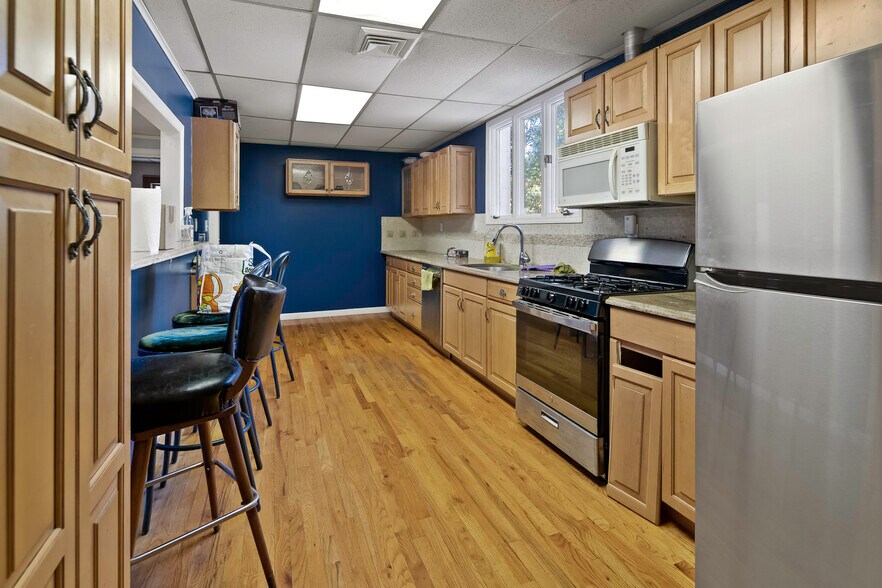 More Photos Of 138 N Central Ave, Ramsey Auto Repair For Sale