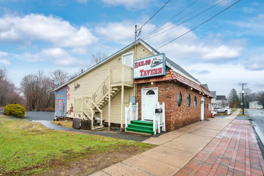 More Photos Of 1 Wall St, Cromwell Restaurant For Sale