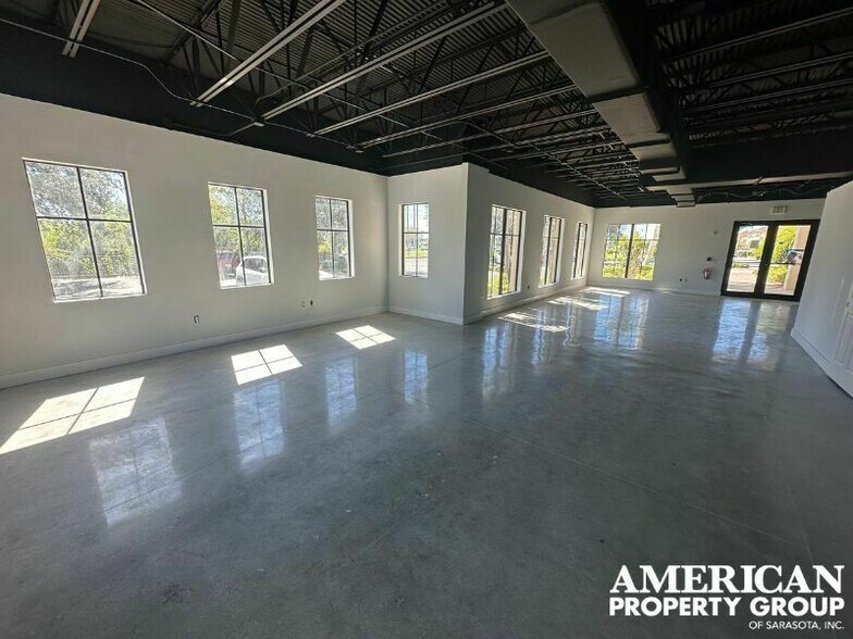 More Photos Of 5920 Pan American Blvd, North Port Medical For Lease