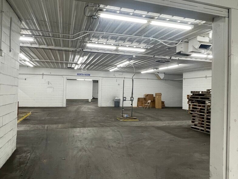 More Photos Of 113 W South St, Lincoln Warehouse For Lease