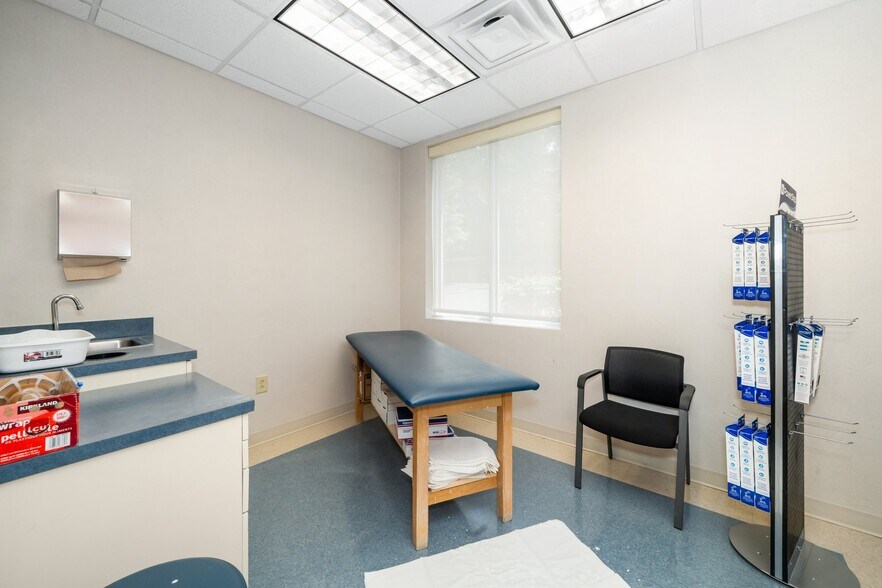 More Photos Of 3731 NW Cary Pky, Cary Medical For Sale