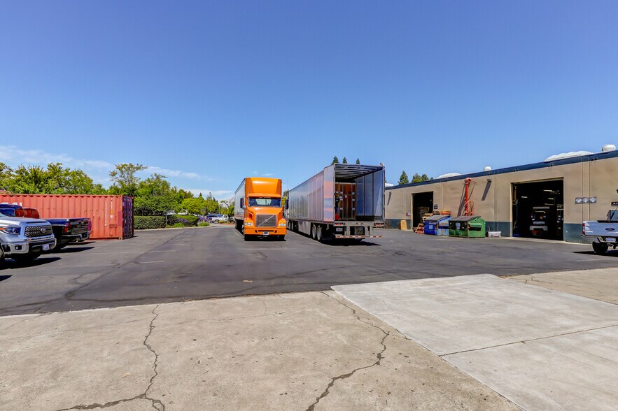 More Photos Of 210 Classic Ct, Rohnert Park Warehouse For Lease