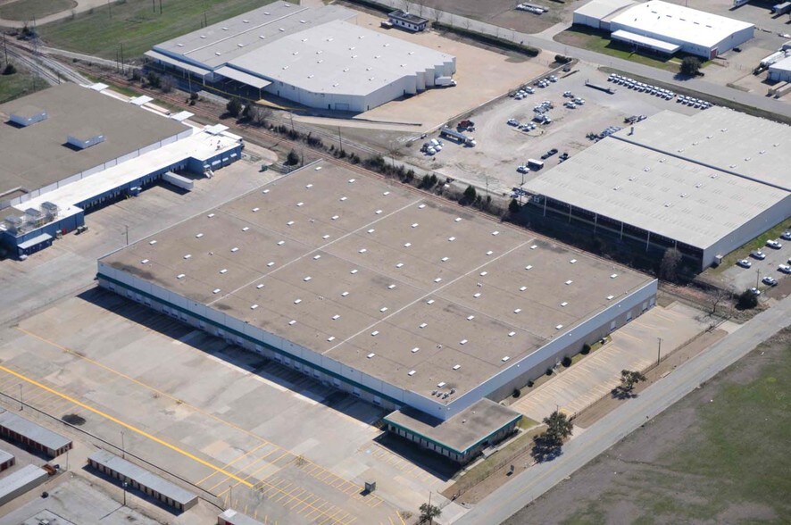 More Photos Of 1701 Timberlake Dr, Arlington Distribution For Lease