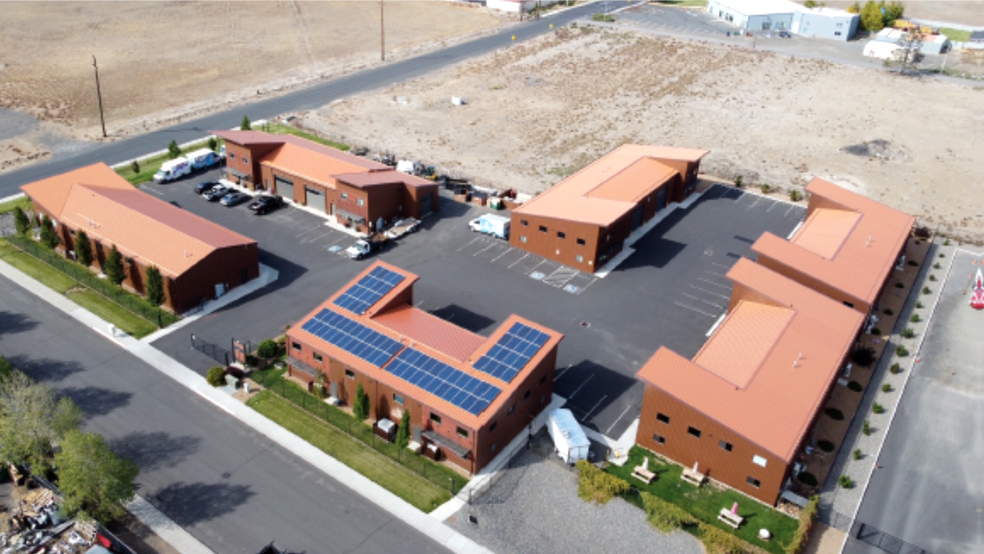 Primary Photo Of 611 NE Jackpine Ct, Redmond Distribution For Lease