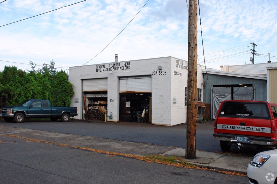 Primary Photo Of 1041-1109 SE Brooklyn St, Portland Warehouse For Sale