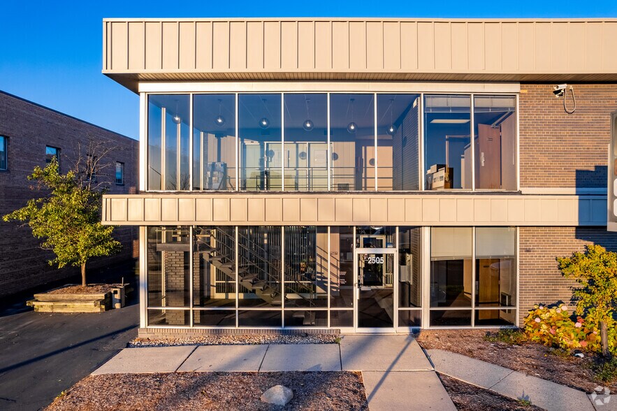 More Photos Of 2505 N Mayfair Rd, Milwaukee Office For Lease
