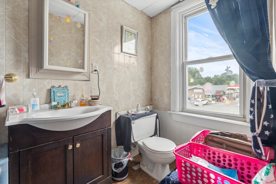 More Photos Of 635 637 Fall River Ave, Seekonk Apartments For Sale