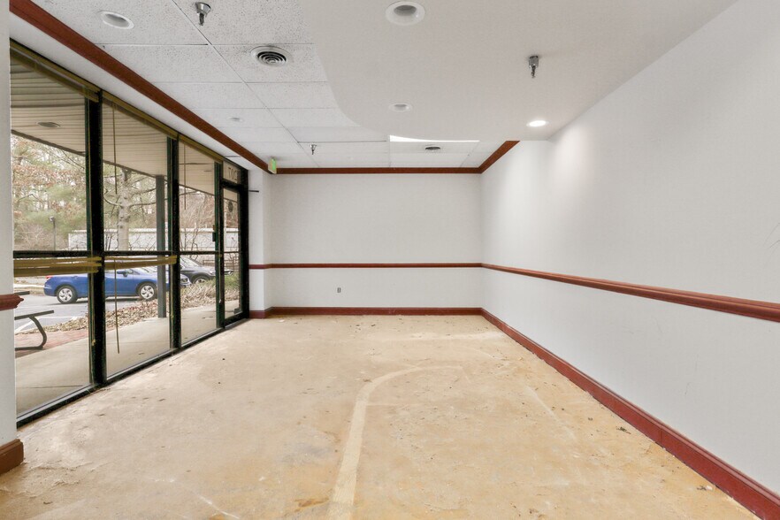 More Photos Of 339 Buschs Frontage Rd, Annapolis Medical For Lease