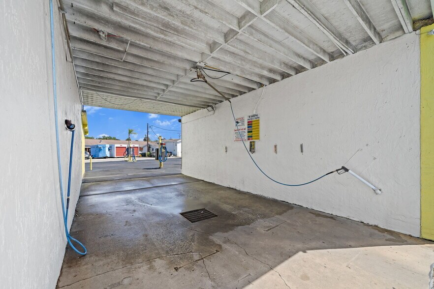 More Photos Of 100 Lucas Rd, Merritt Island Carwash For Sale