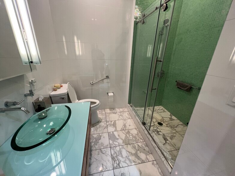 More Photos Of 156 W 29th St, New York Office For Sale