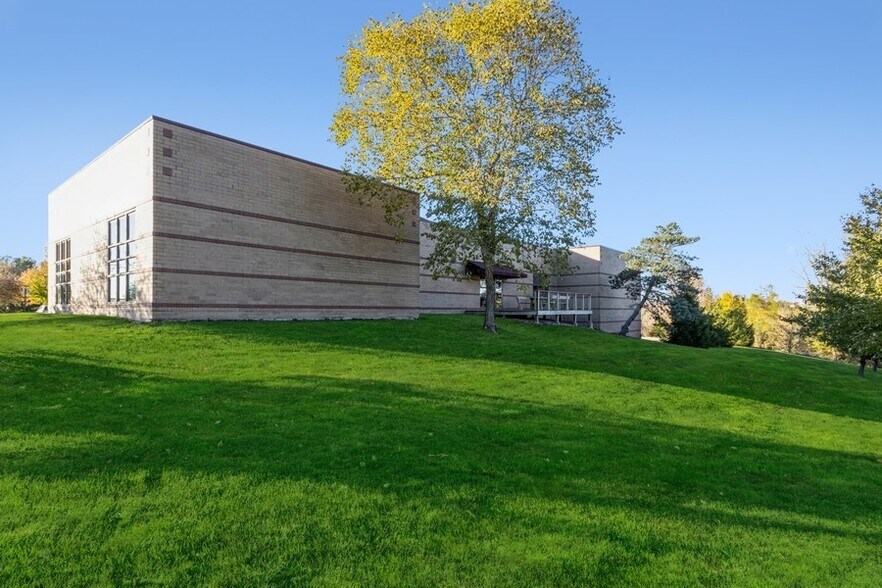 More Photos Of 2834 Northgate Dr, Iowa City Office For Lease