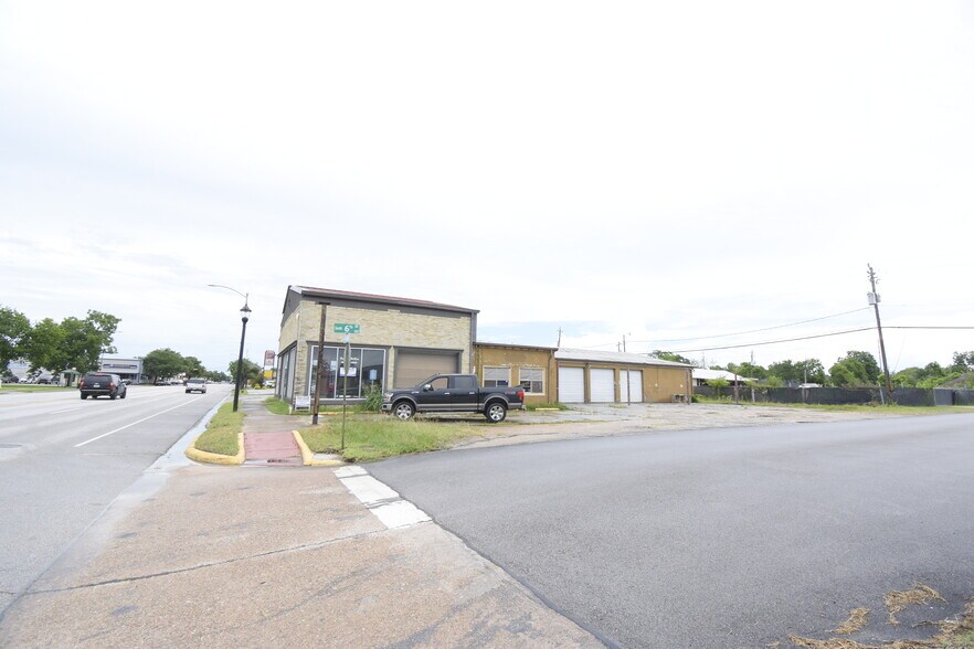 More Photos Of 621 W Main St, La Porte Warehouse For Lease