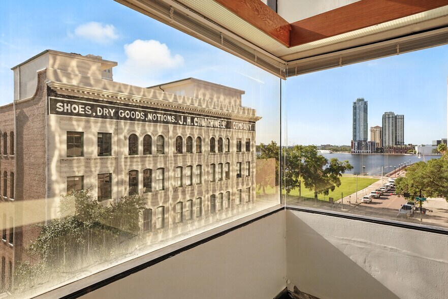 More Photos Of 24 N Market St, Jacksonville Office For Lease