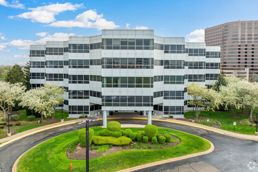 More Photos Of 1 TransAm Plaza Dr, Oakbrook Terrace Office For Sale