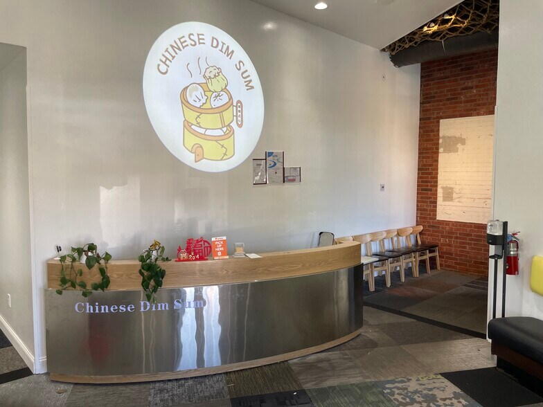 More Photos Of 109 E Grande Blvd, Tyler Restaurant For Lease