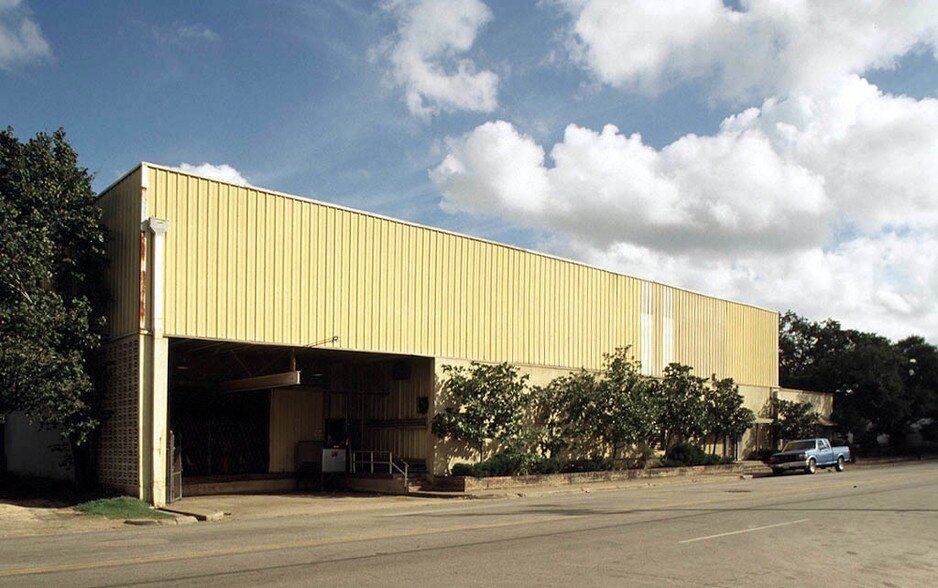 Primary Photo Of 5129 Lawndale St, Houston Warehouse For Sale