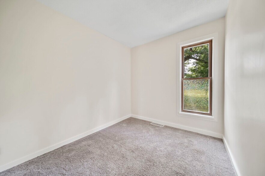 More Photos Of 15379 Howard Rd, Hanover Flex For Sale