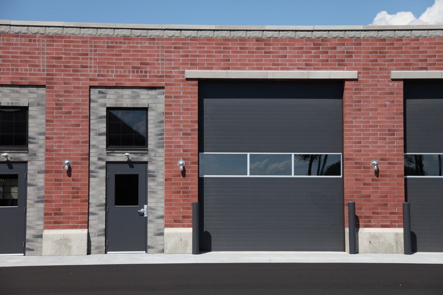 More Photos Of 6588 Center Industrial Dr, Jenison Showroom For Lease