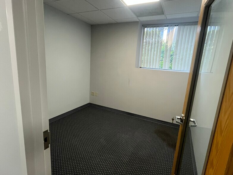 More Photos Of 800 S Main St, Mansfield Office For Lease