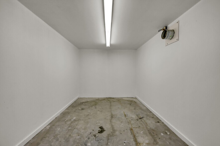 More Photos Of 32219 Tamina Rd, Magnolia Distribution For Lease