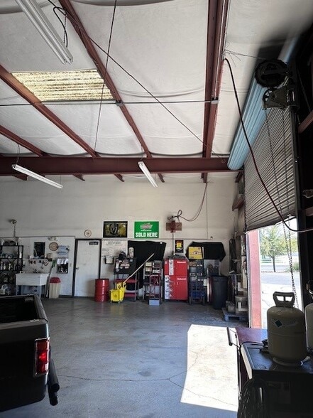 More Photos Of 3700 N Rancho Dr, Las Vegas Auto Repair For Sale