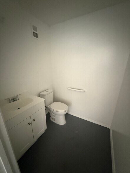 More Photos Of 1046 Shadick Dr, Orange City Warehouse For Lease