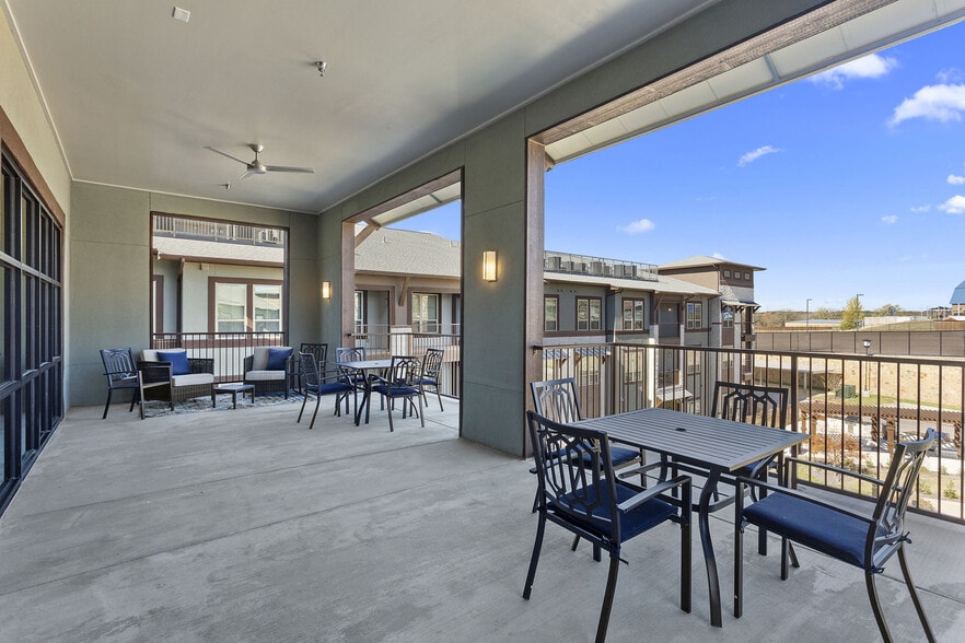 More Photos Of 900 Cinema Dr, Hudson Oaks Apartments For Lease