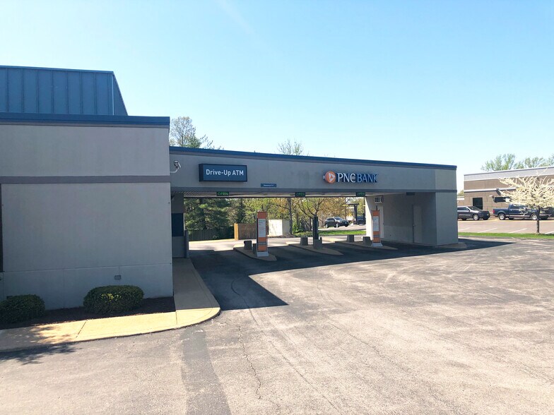 More Photos Of 12100 Manchester Rd, Des Peres General Retail For Sale