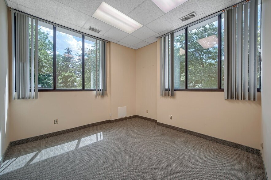 More Photos Of 79 Route 59, Airmont Medical For Lease