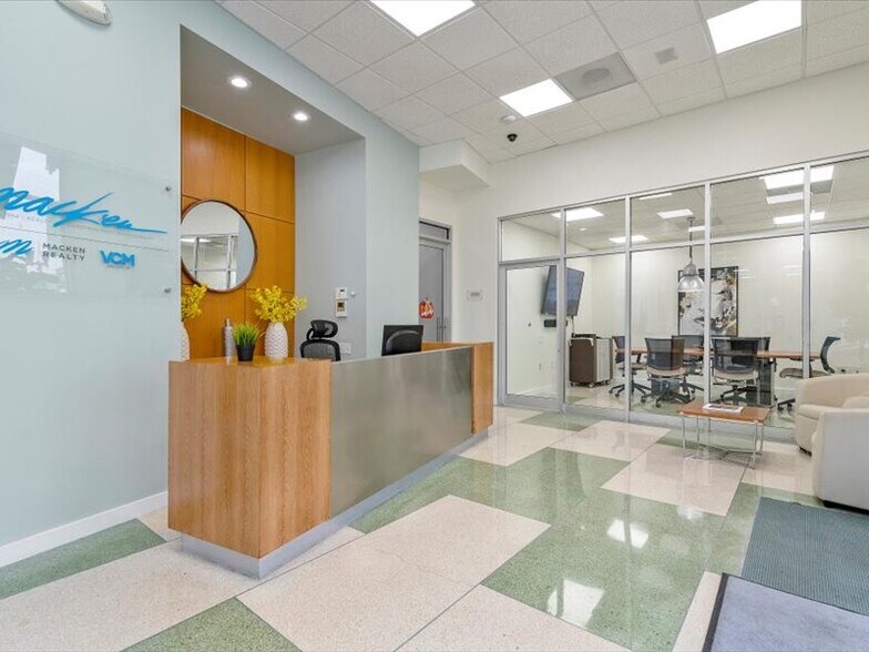 More Photos Of 2404 Hollywood Blvd, Hollywood Loft Creative Space For Lease