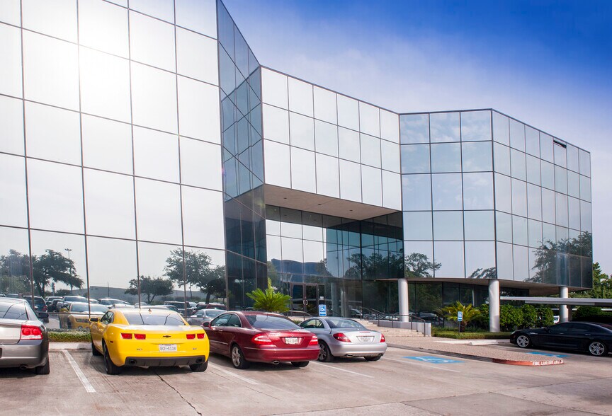 More Photos Of 222 Pennbright Dr, Houston Office For Sale