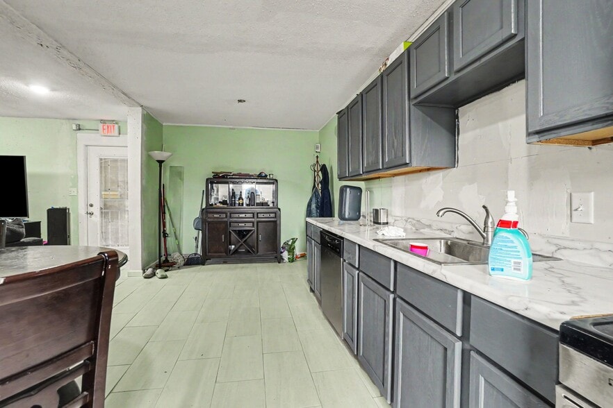 More Photos Of 4431 N 60th Ave, Omaha Office Residential For Sale