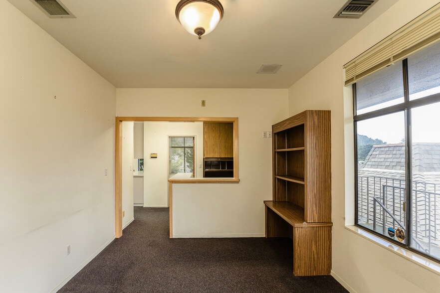 More Photos Of 26535 Carmel Rancho Blvd, Carmel Medical For Lease