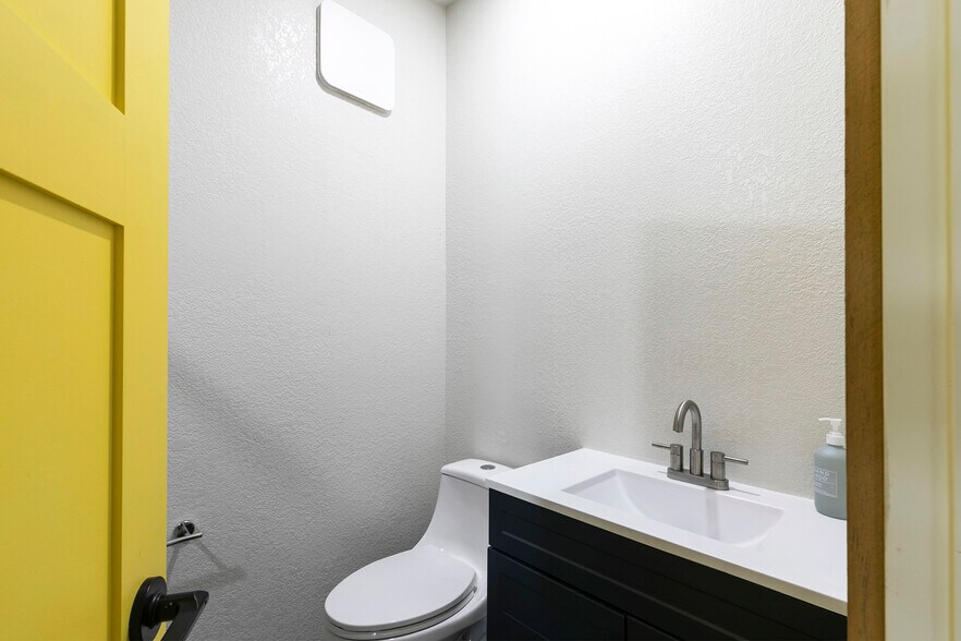 More Photos Of 125 & 139 Hannon Ln, Darby Restaurant For Sale