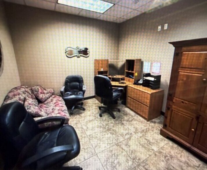 More Photos Of 1504 Nederland Ave, Nederland General Retail For Sale